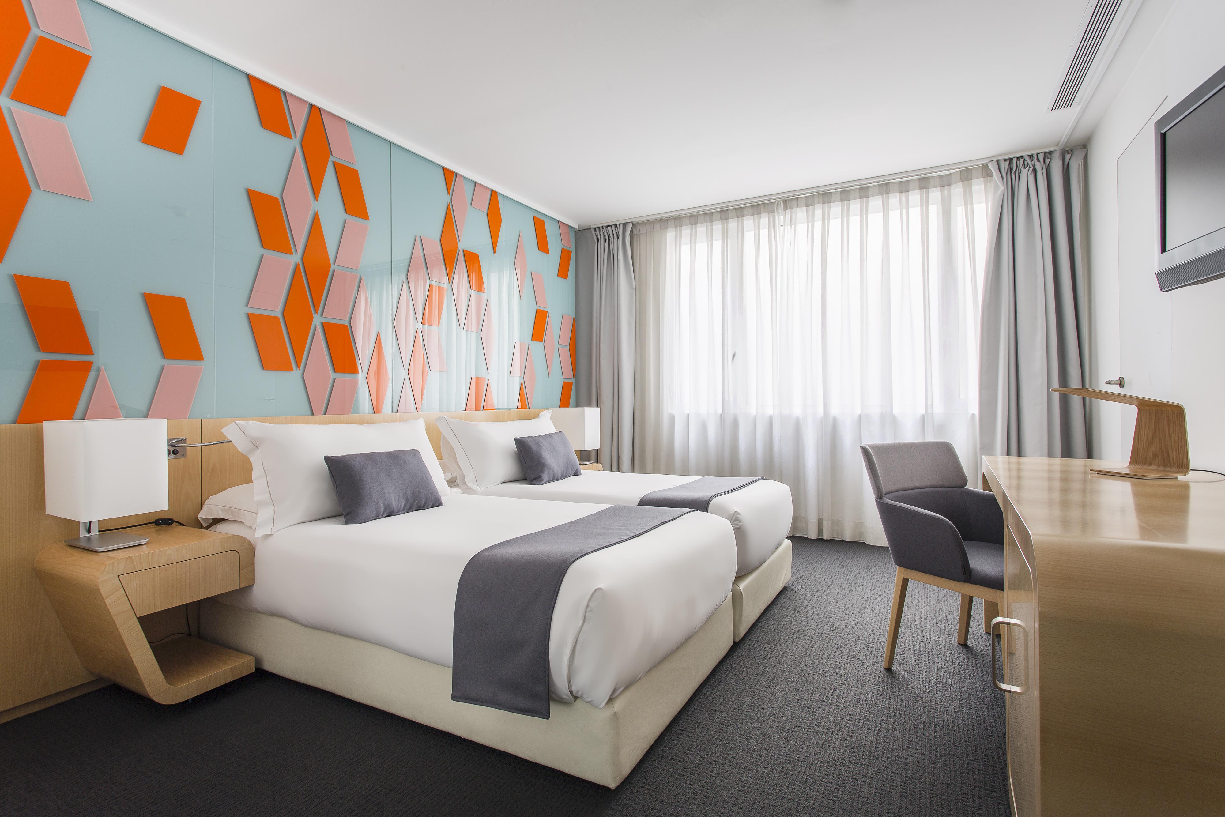 Mate Oscar, Hotel
