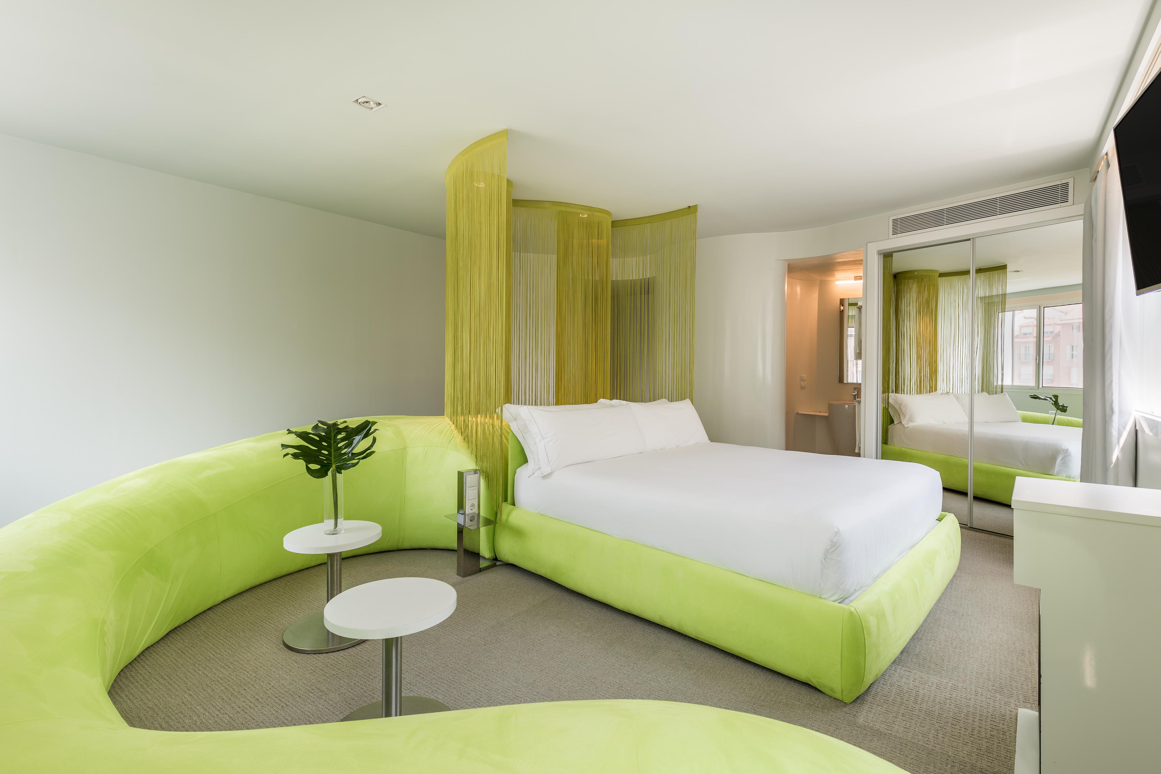 Mate Oscar, Hotel Madrid