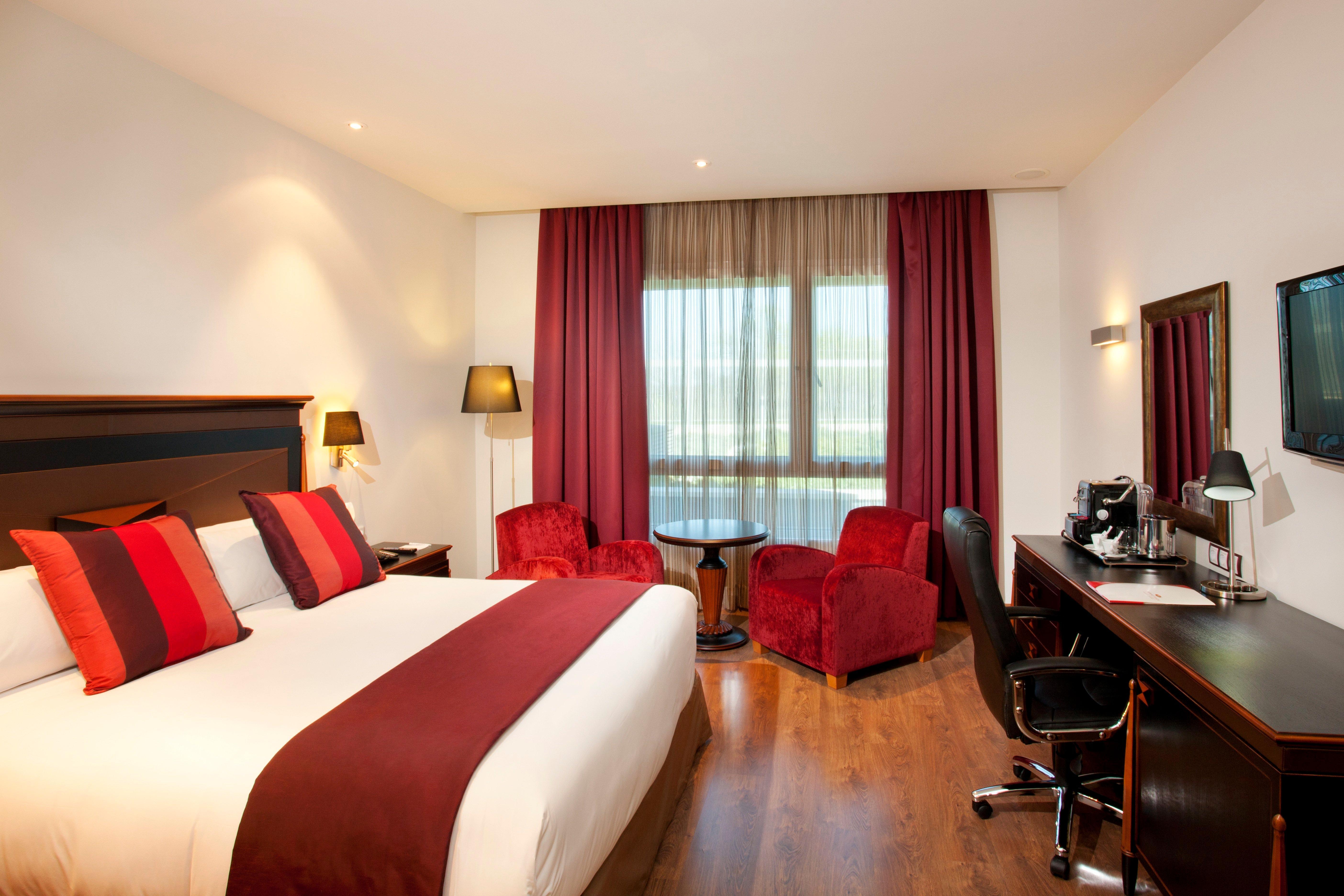 Crowne Plaza Airport 4*