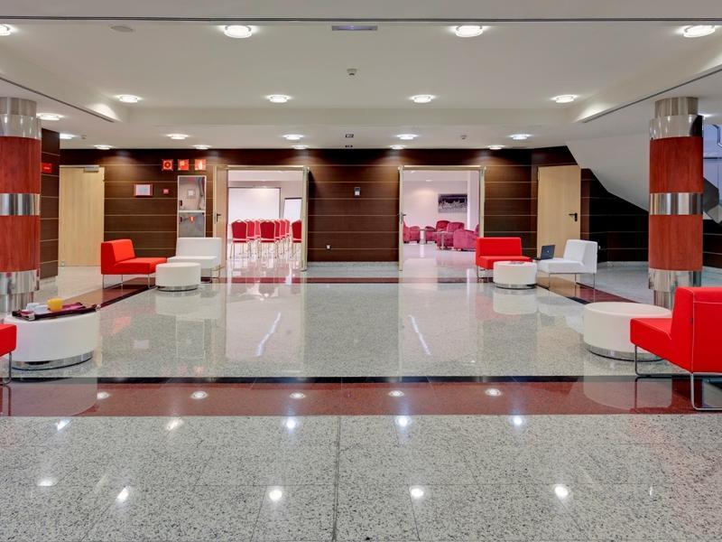Crowne Plaza Airport