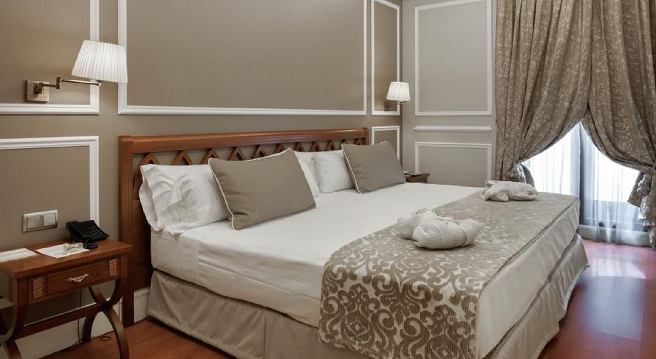 Catalonia Cortes Hotel