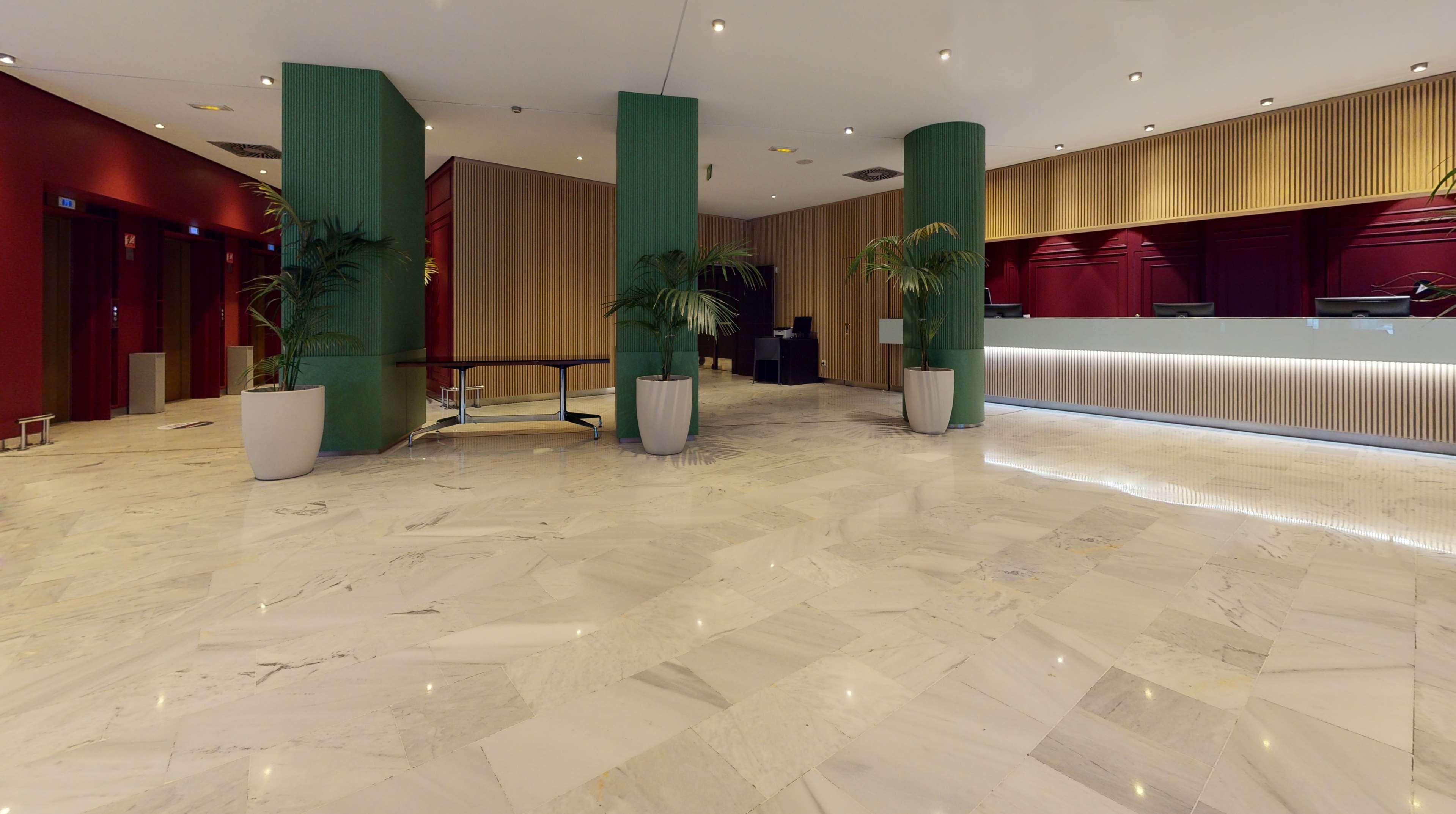 Radisson Red Hotel 4*