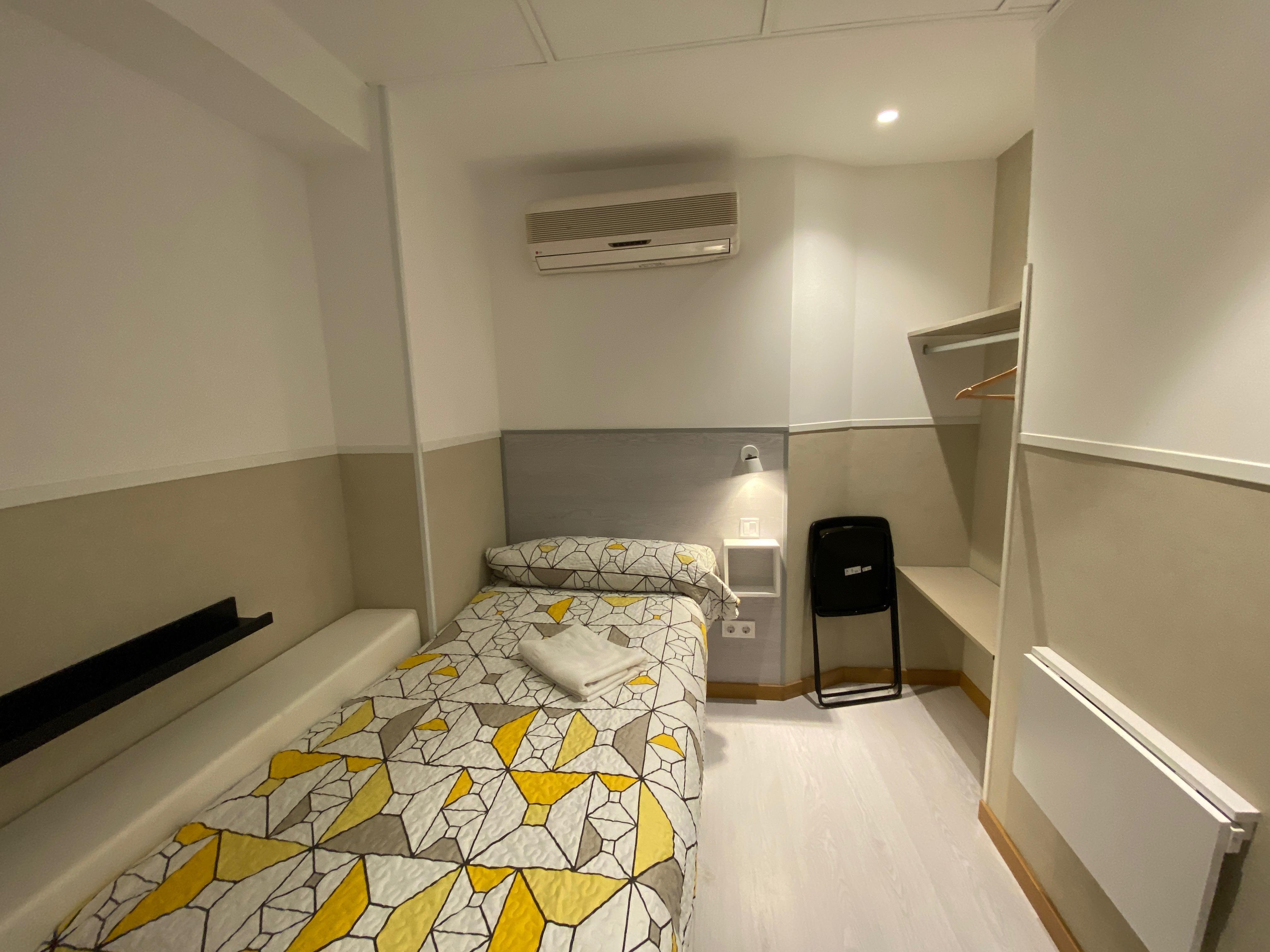 Hostel Far Gran Via *
