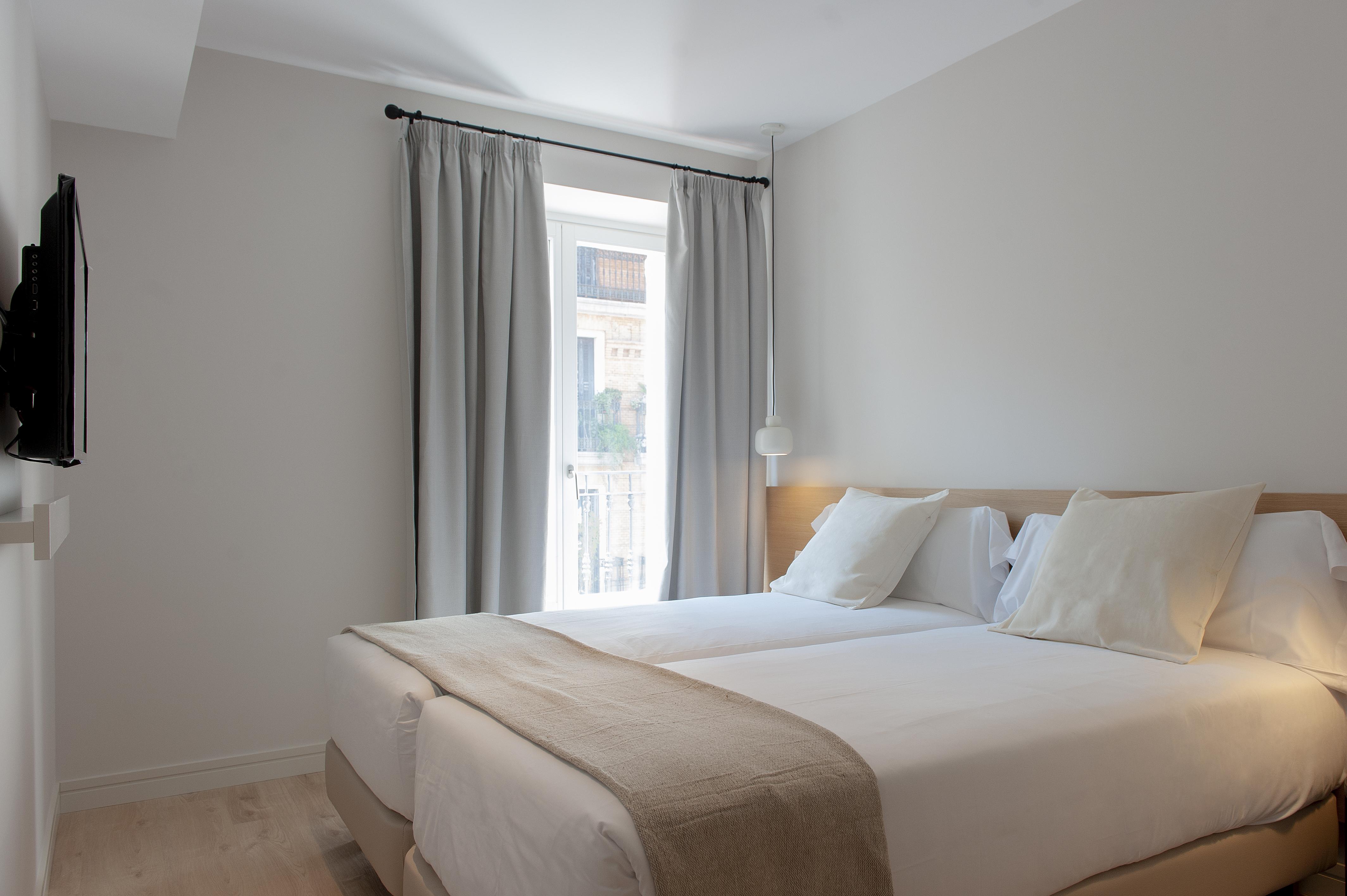 Mh Apartahotel
