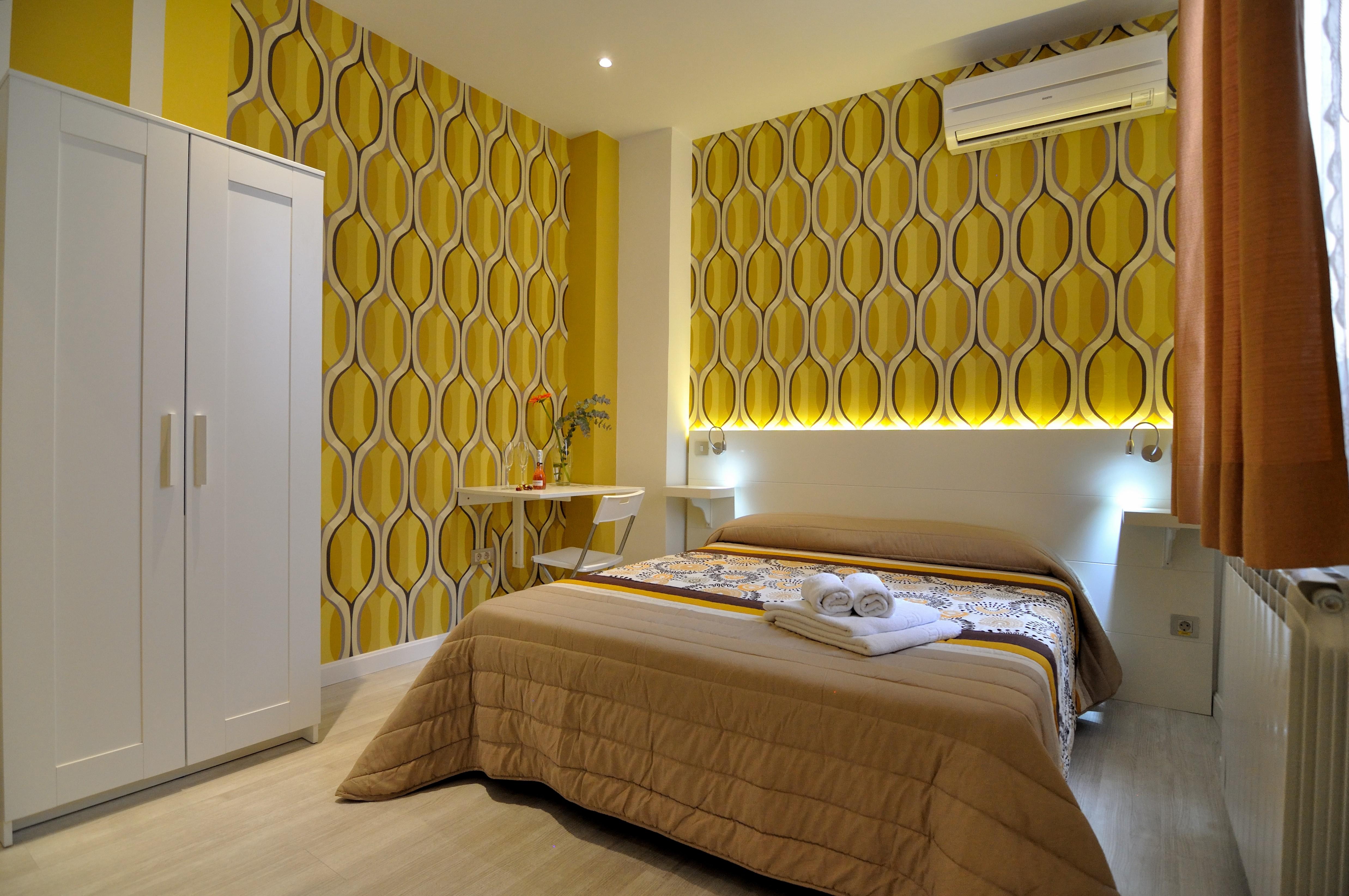 Far Plaza Mayor Hostal