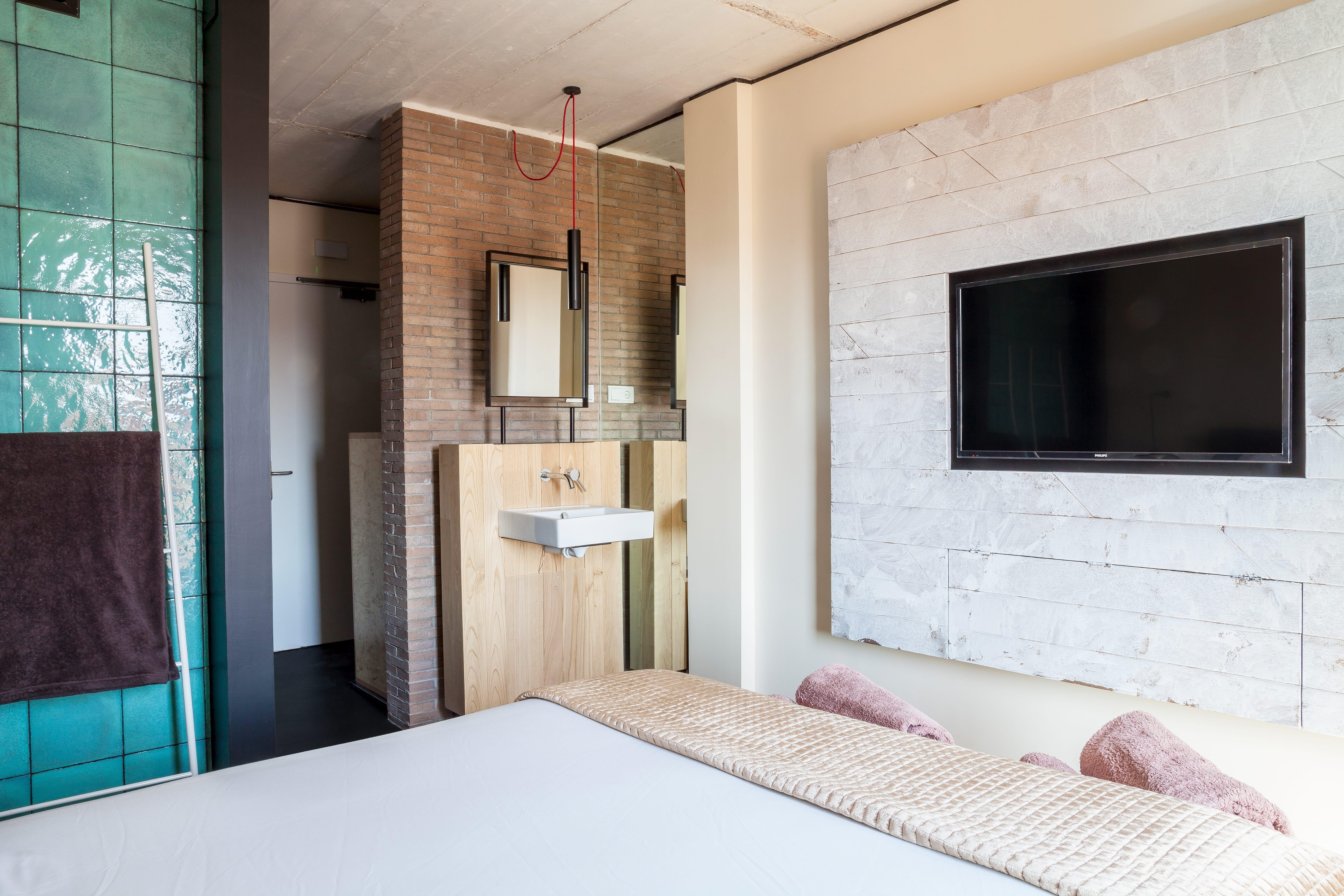 Bastardo Hostel *
