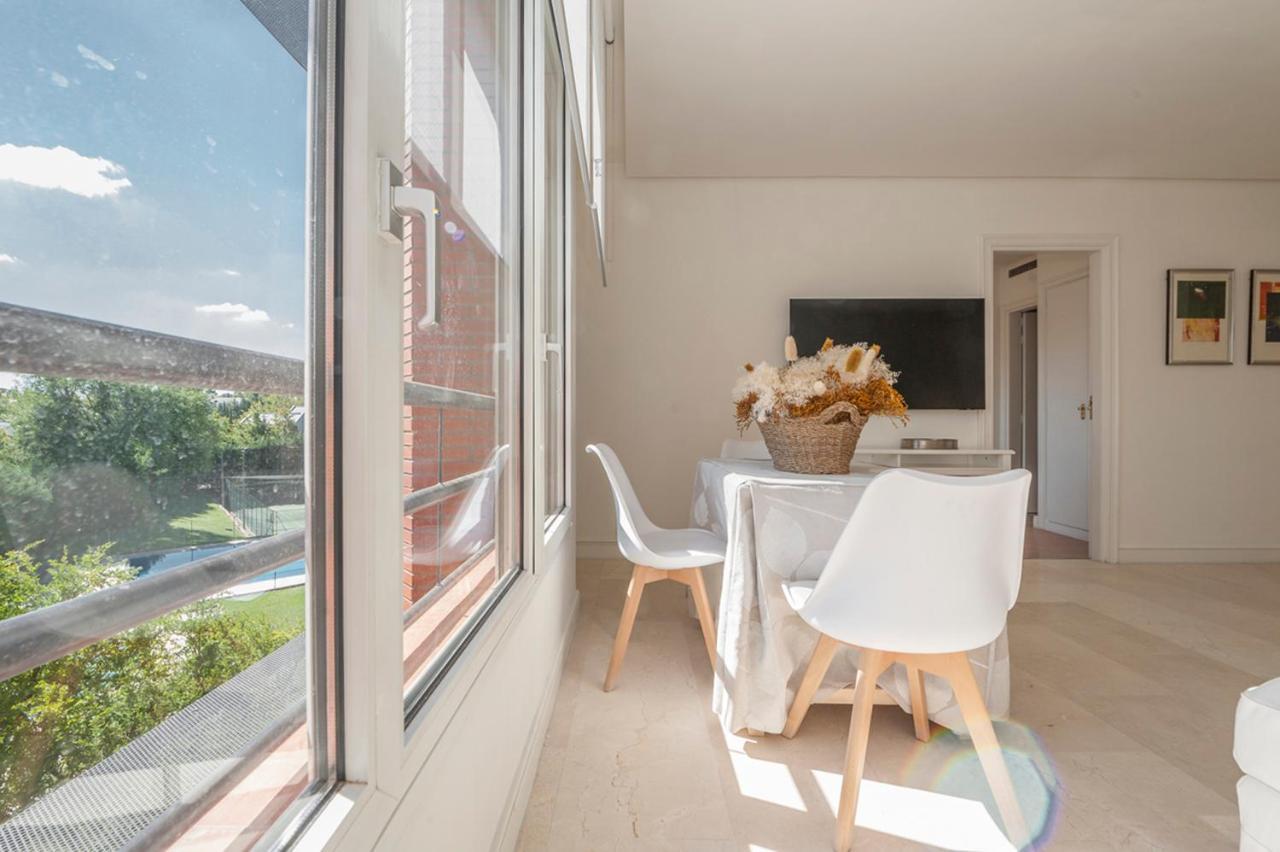 Luminoso Y Elegante En Urbanización De Lujo En Aravaca – / Con Piscina, Gimnasio Y Parking Privado Con Portero Y Vigilancia Madrid