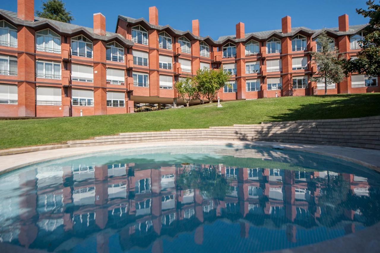 Luminoso Y Elegante En Urbanización De Lujo En Aravaca – / Con Piscina, Gimnasio Y Parking Privado Con Portero Y Vigilancia