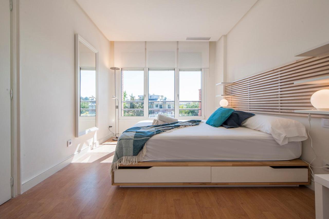 Luminoso Y Elegante En Urbanización De Lujo En Aravaca – / Con Piscina, Gimnasio Y Parking Privado Con Portero Y Vigilancia