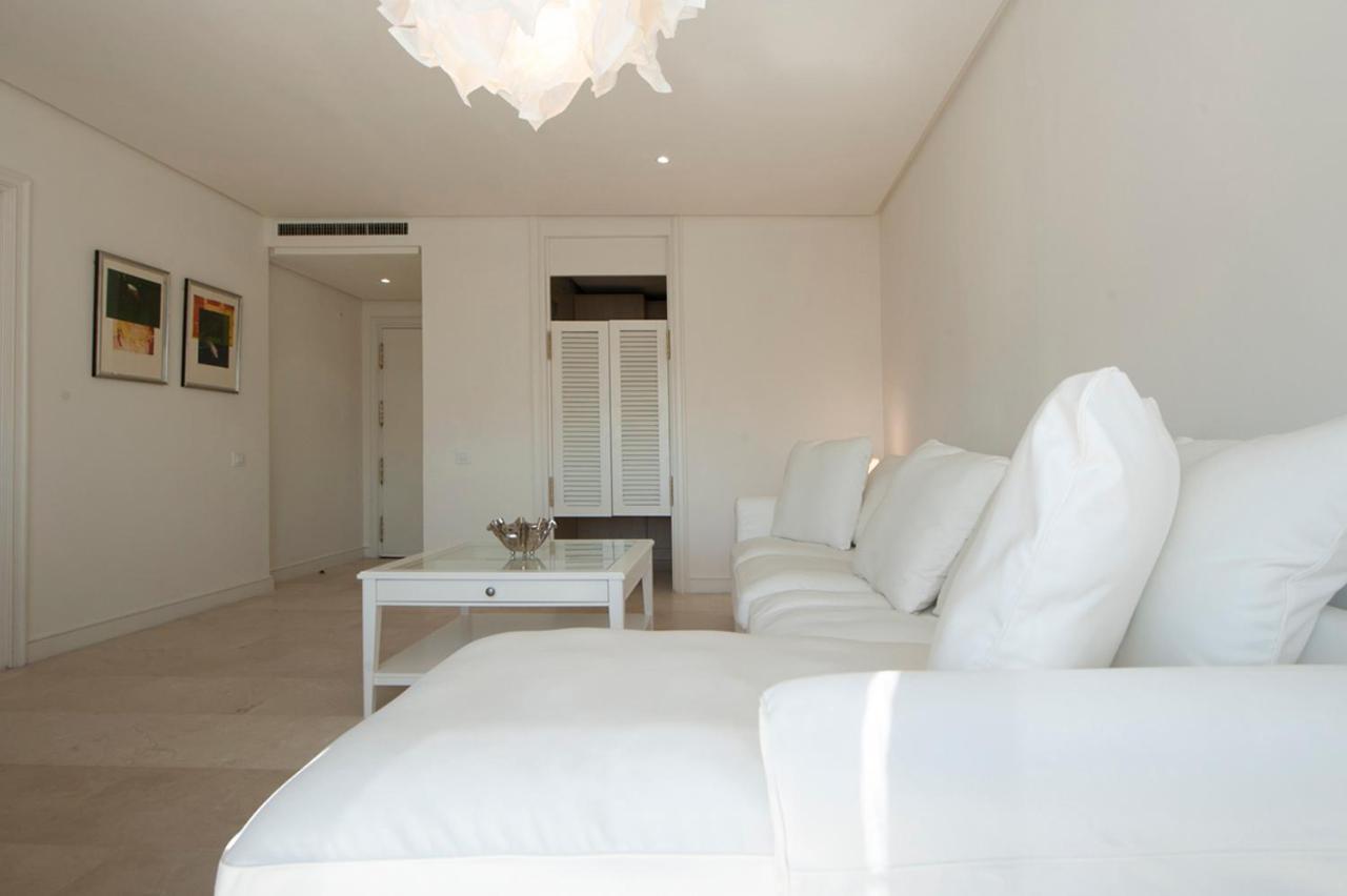 Apartamento Luminoso Y Elegante En Urbanización De Lujo En Aravaca – / Con Piscina, Gimnasio Y Parking Privado Con Portero Y Vigilancia Madrid