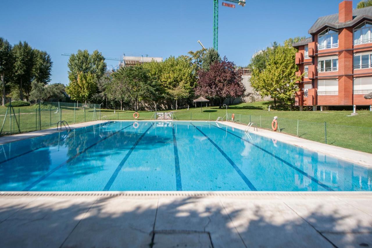 Luminoso Y Elegante En Urbanización De Lujo En Aravaca – / Con Piscina, Gimnasio Y Parking Privado Con Portero Y Vigilancia * Madrid