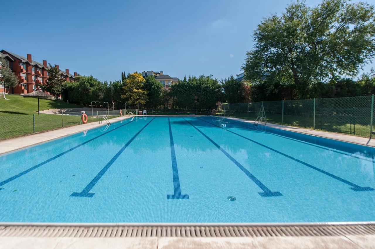 Luminoso Y Elegante En Urbanización De Lujo En Aravaca – / Con Piscina, Gimnasio Y Parking Privado Con Portero Y Vigilancia Madrid