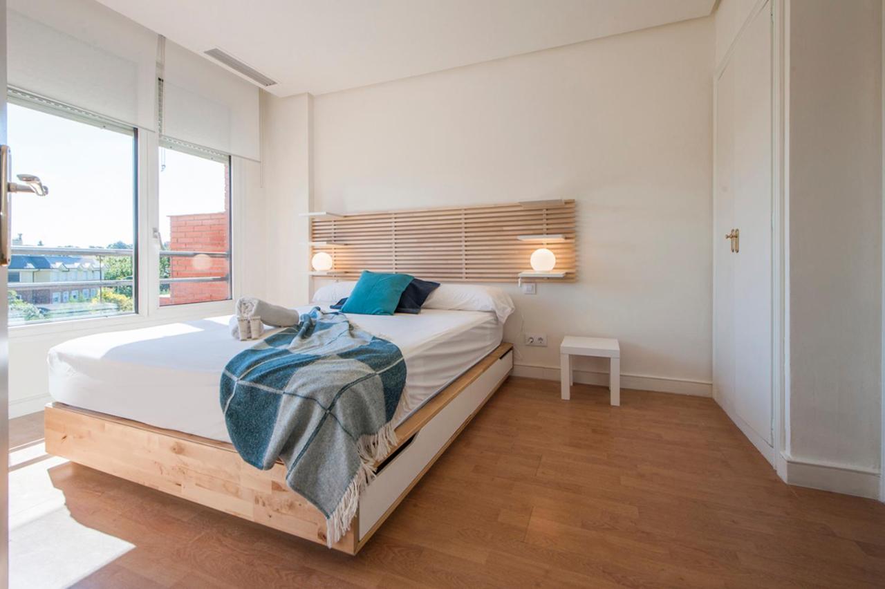 Luminoso Y Elegante En Urbanización De Lujo En Aravaca – / Con Piscina, Gimnasio Y Parking Privado Con Portero Y Vigilancia Apartamento *