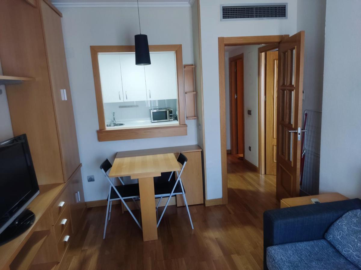 Con Aire Acondicionado Y Piscina En Mercedes, Cerca Del Plenilunio Y Del Aeropuerto Apartamento *