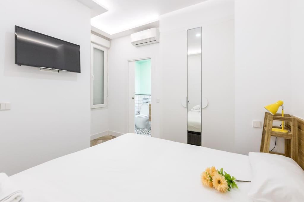 Amplio Apartamento 2hab, 2 Banos En Calle Mayor * Madrid