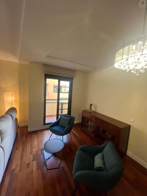Stunning 3 Bedroom Flat, All Exterior In Chamberi *