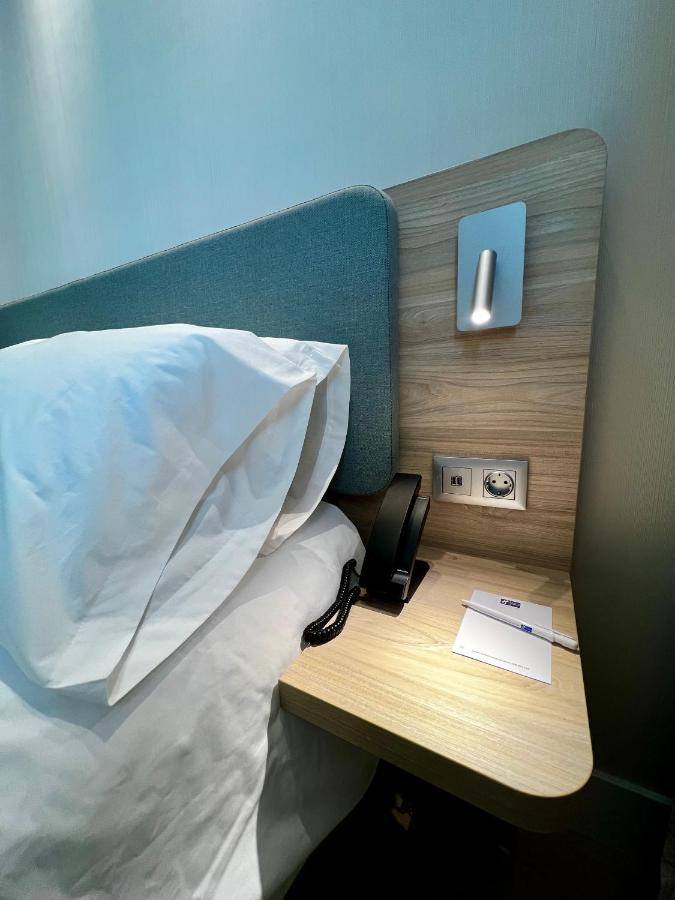Express - - Airport By Ihg