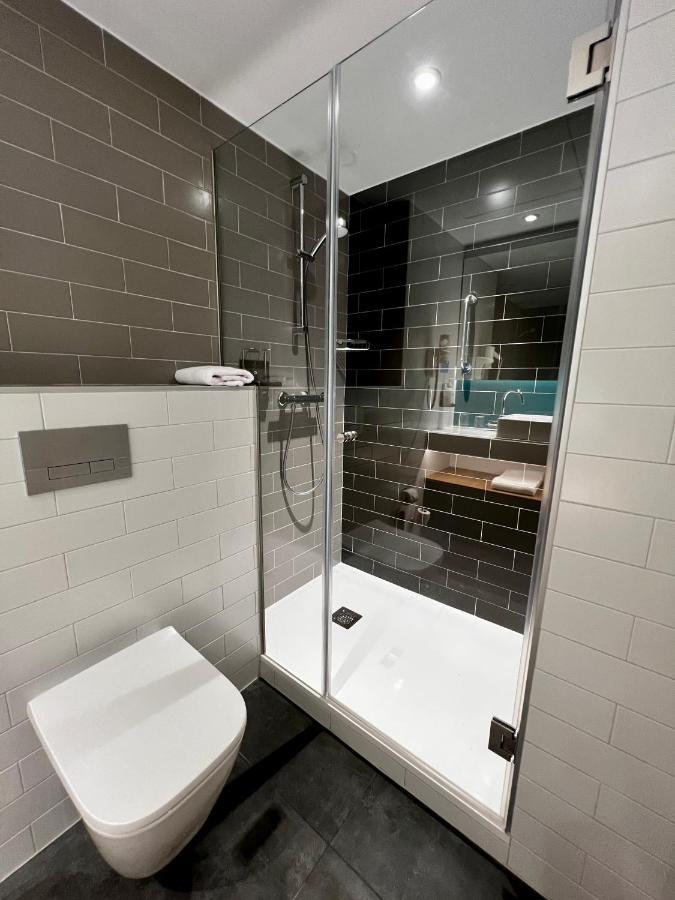 Express - - Airport By Ihg Hotel