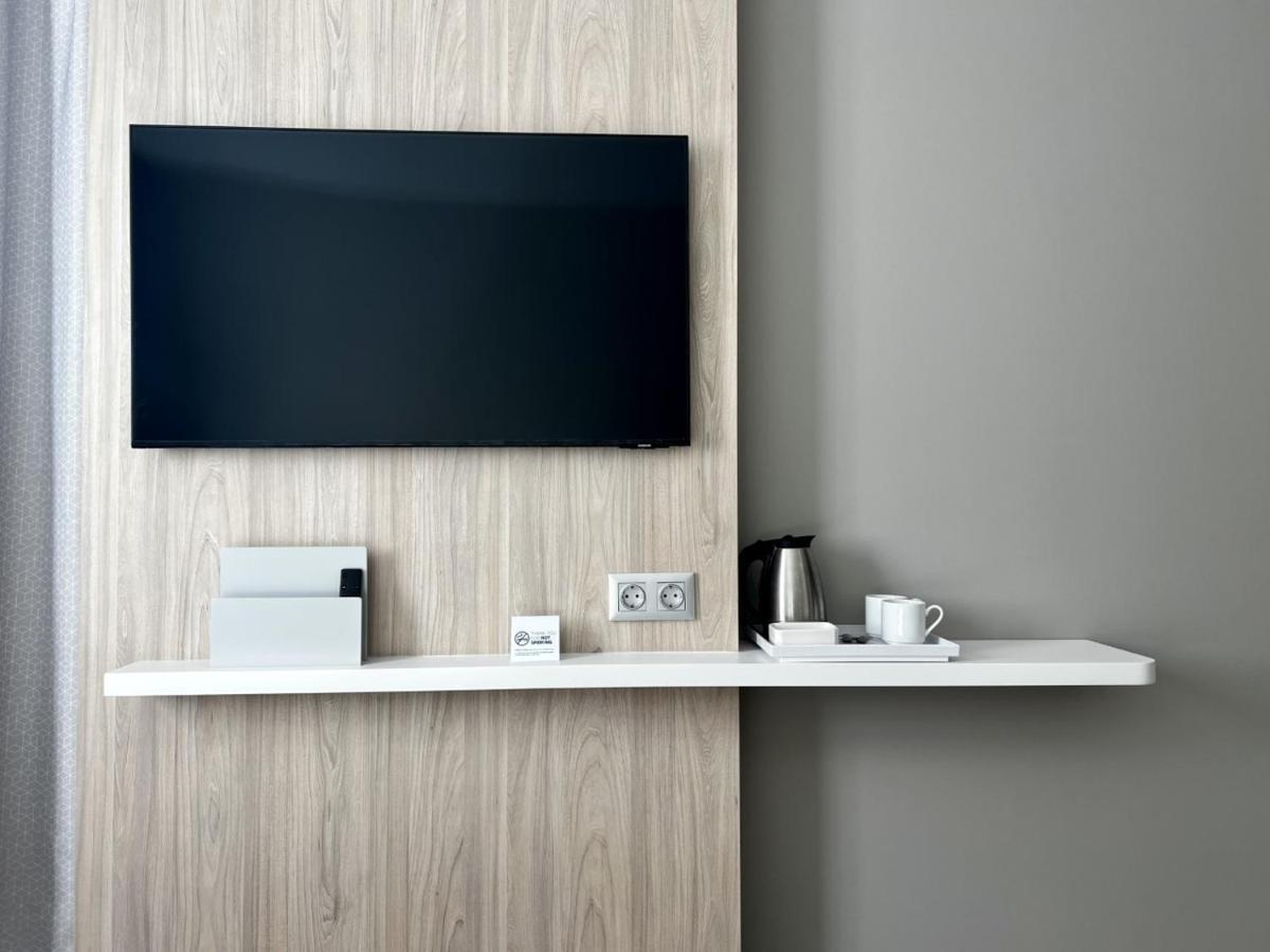 Express - - Airport By Ihg Hotel 3*
