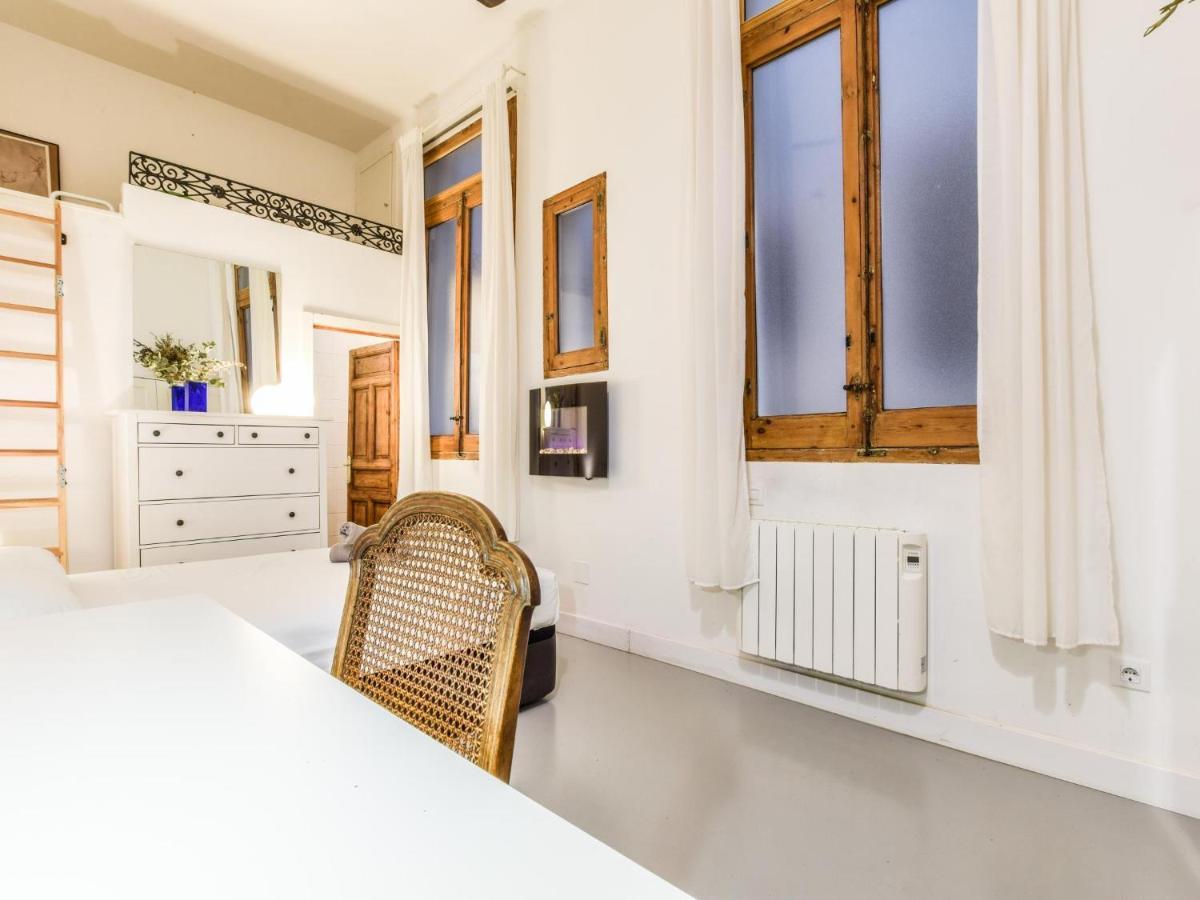 Apartamento En Lavapies De Estilo Industrial Para 5 Personas * Madrid