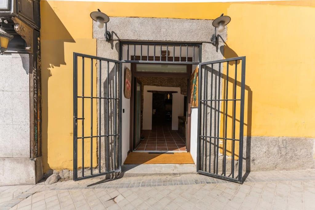 Encantador En Calle Segovia Apartamento Madrid