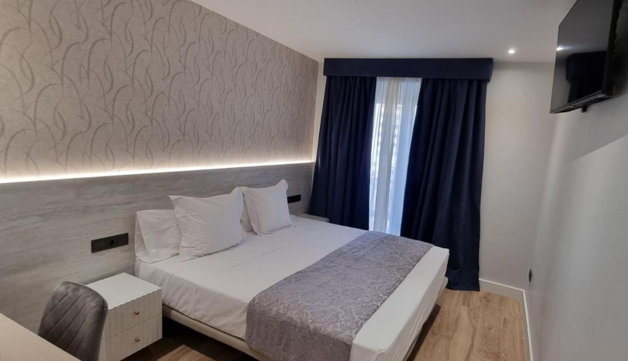 Ch La Petite Maison - Boutique - Pensión Madrid