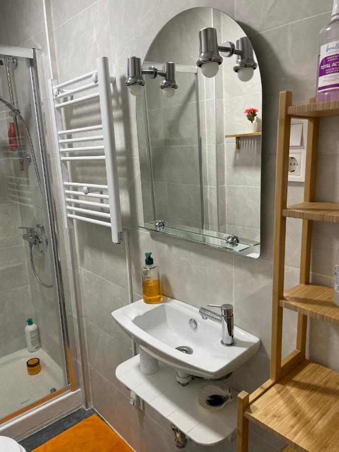 Acogedor Apartamento, Completamente Amoblado * Madrid