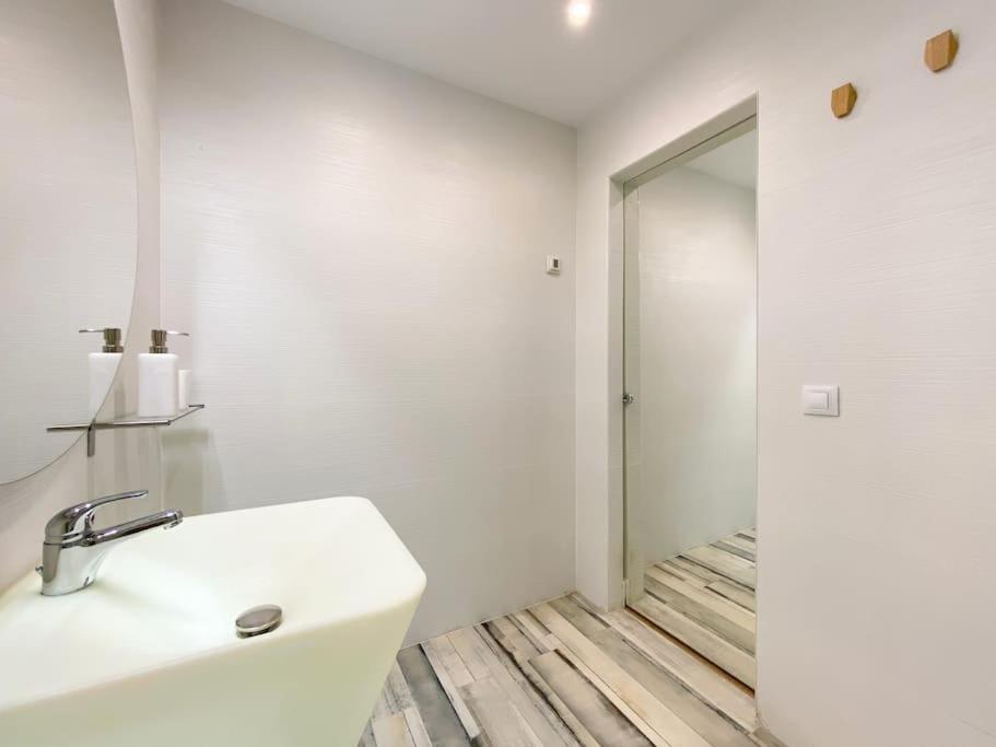 New Lavapies Spacious Flat, 2 Bedrooms And 2 Balconies Apartamento *