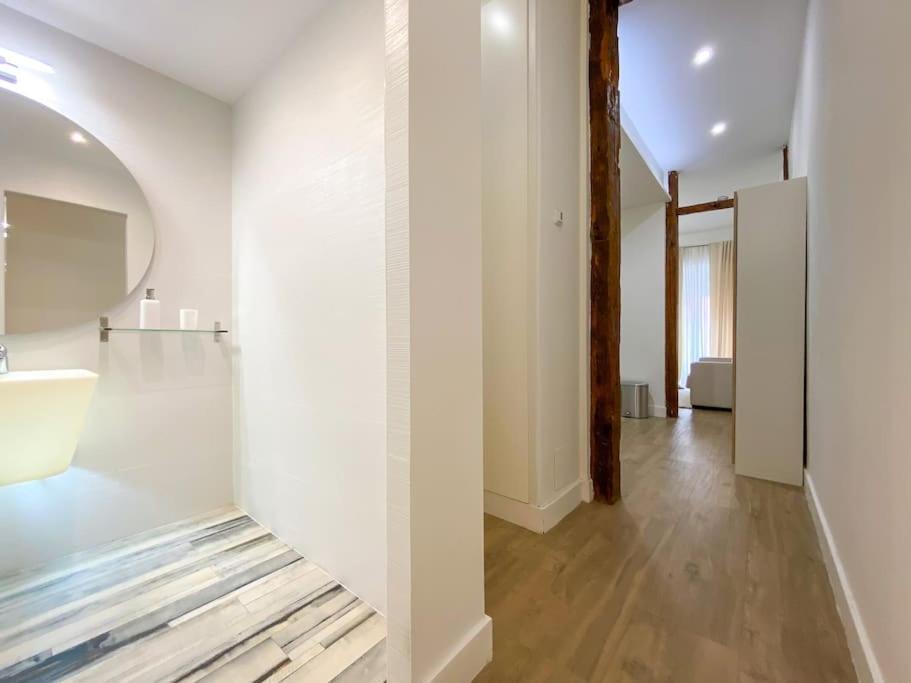 New Lavapies Spacious Flat, 2 Bedrooms And 2 Balconies *
