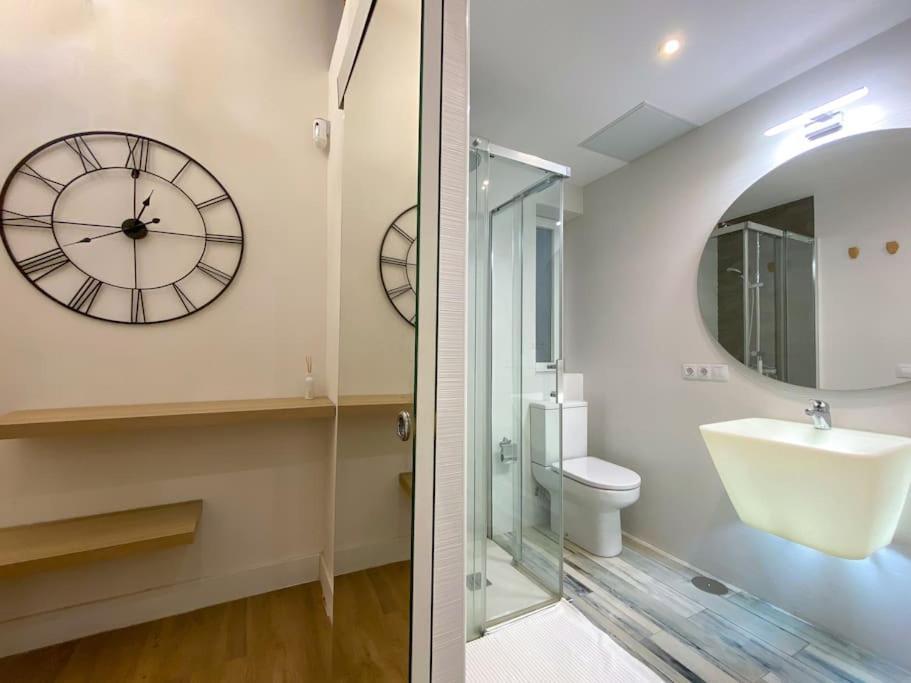 New Lavapies Spacious Flat, 2 Bedrooms And 2 Balconies * Madrid