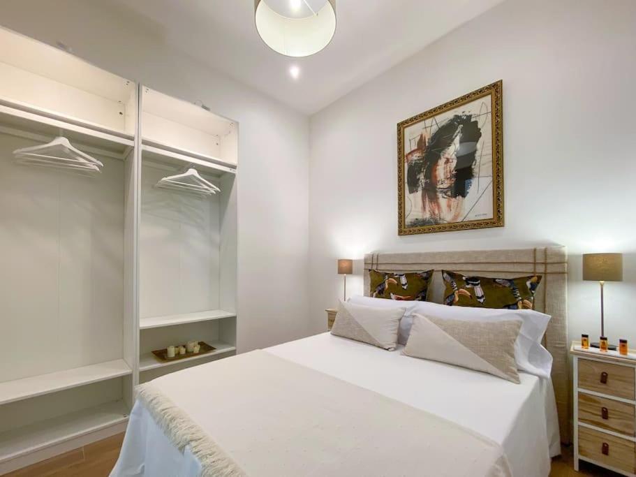 New Lavapies Spacious Flat, 2 Bedrooms And 2 Balconies * Madrid
