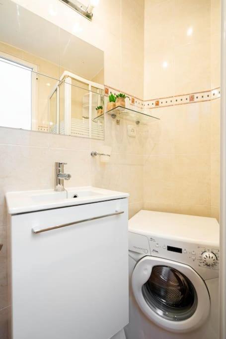 Agradable Estudio 3 Personas / 2 Camas En Gran Via Apartamento *