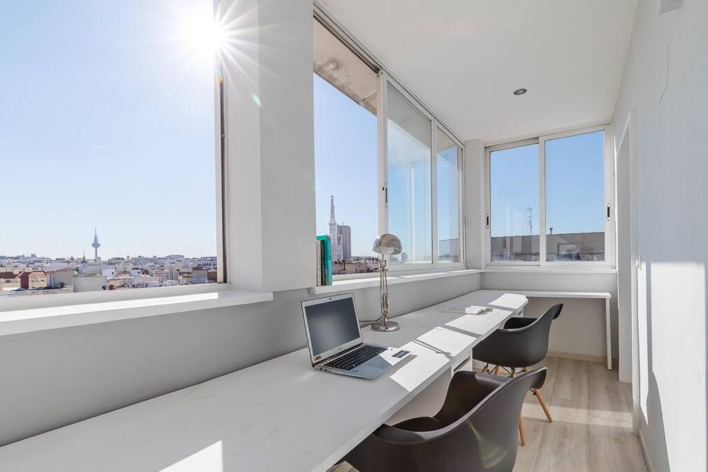 Apartamento Con Terraza En Barrio De Salamanca *