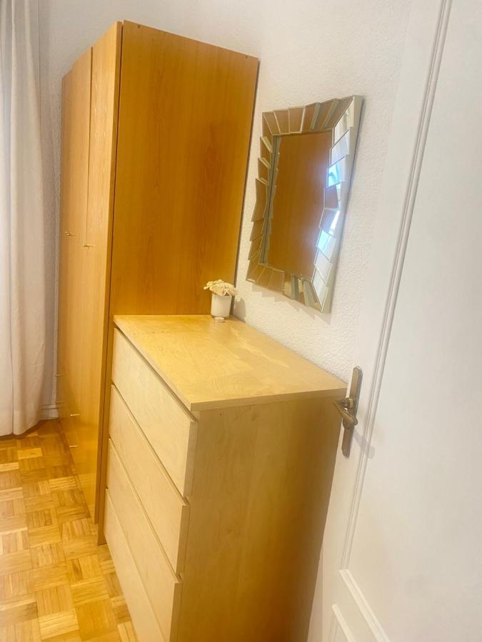 Homestay Close To Retiro Park Only For Girl *