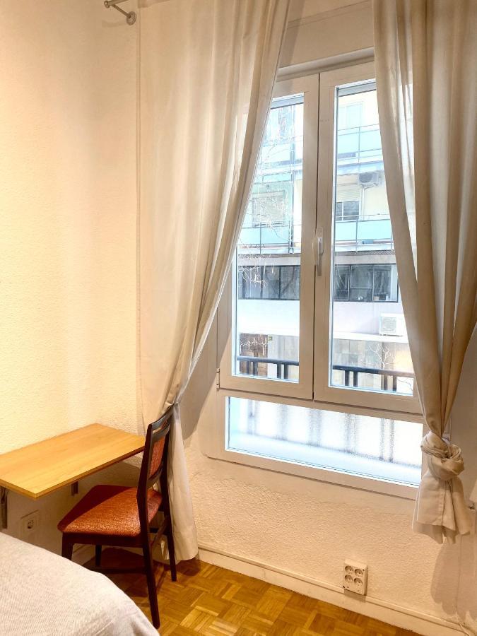 Close To Retiro Park Only For Girl Homestay Madrid