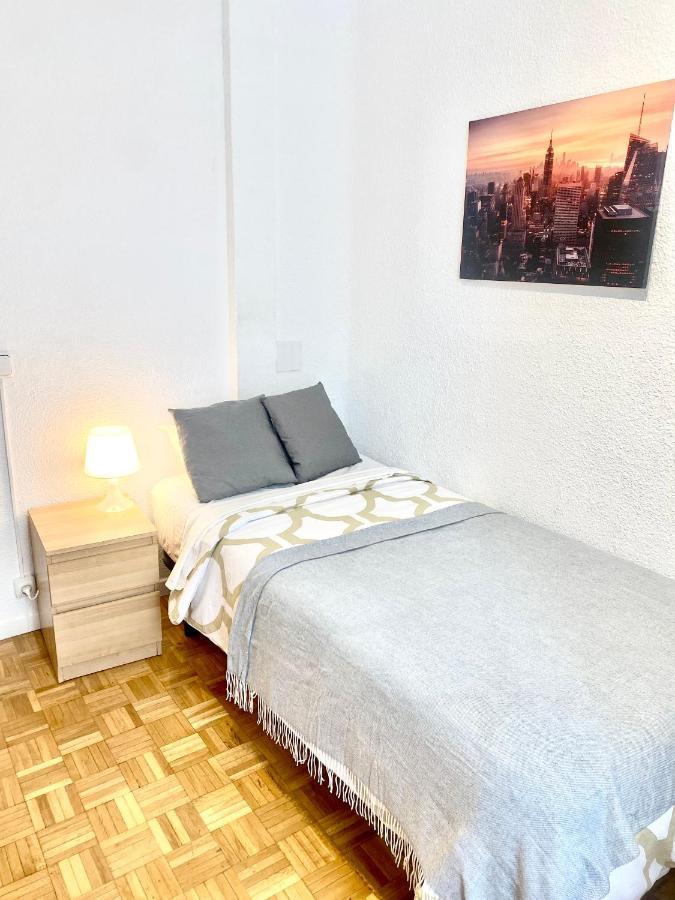 Close To Retiro Park Only For Girl Homestay *