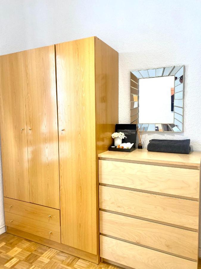 Close To Retiro Park Only For Girl Homestay Madrid