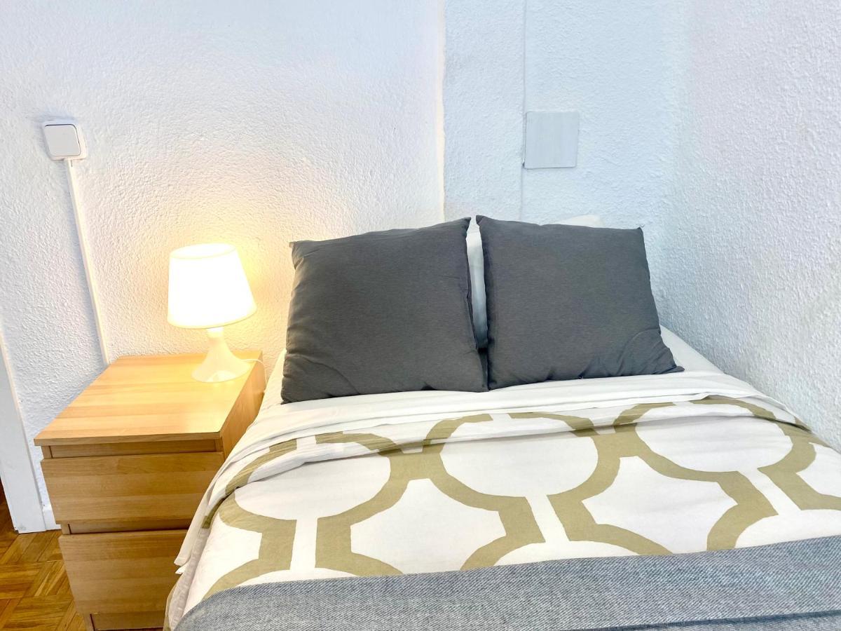 Close To Retiro Park Only For Girl Homestay Madrid