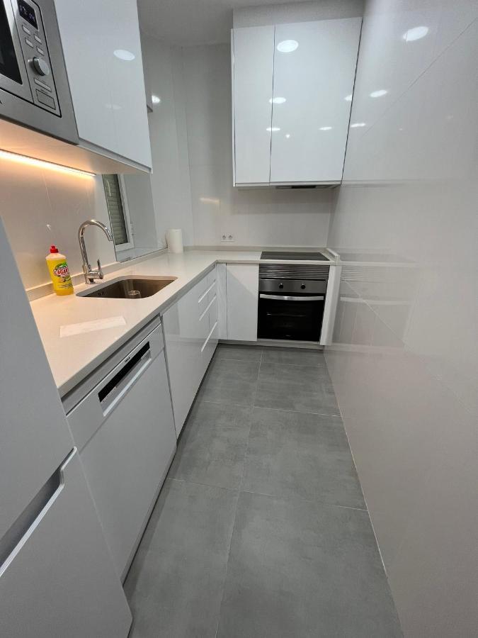 Roomstay Plaza Castilla Hostal