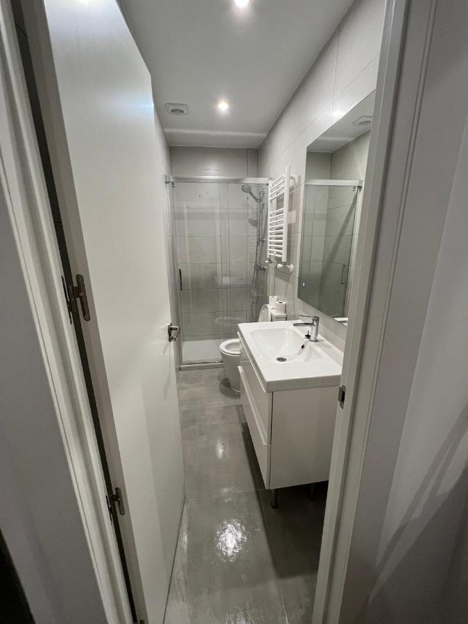 Roomstay Plaza Castilla Hostal