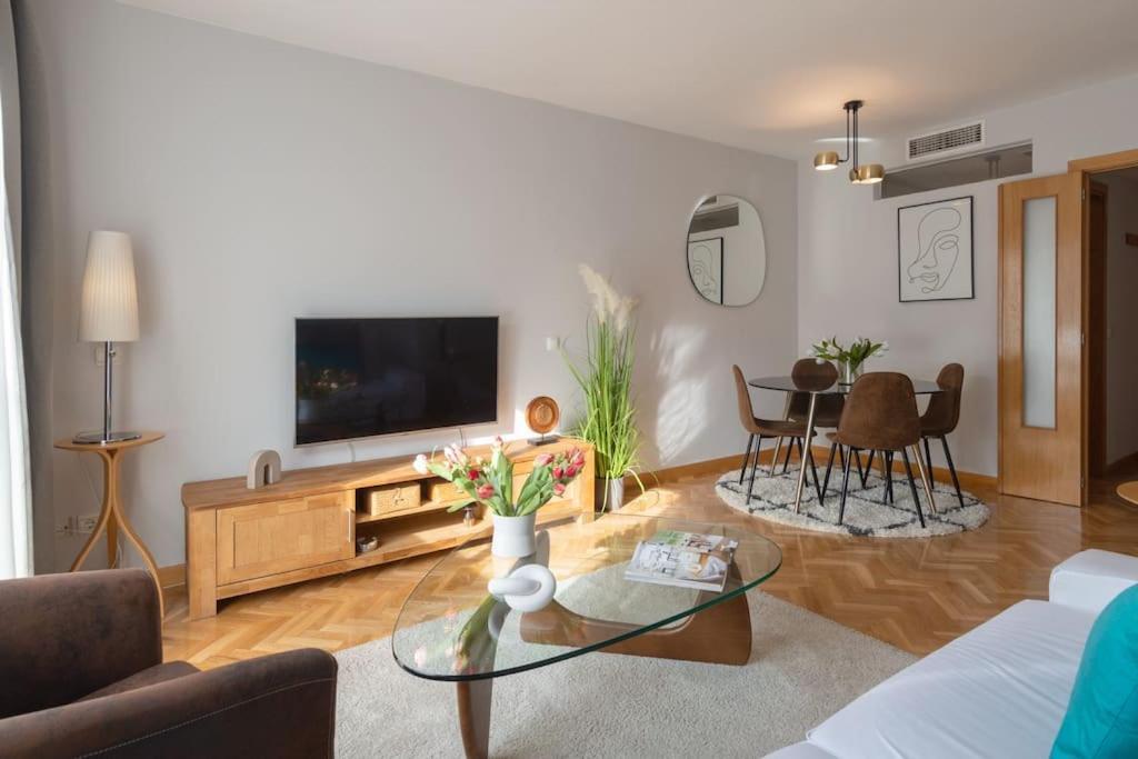 Apartment Vivienda Con Zona De Trabajo, Piscina Y Parking Madrid