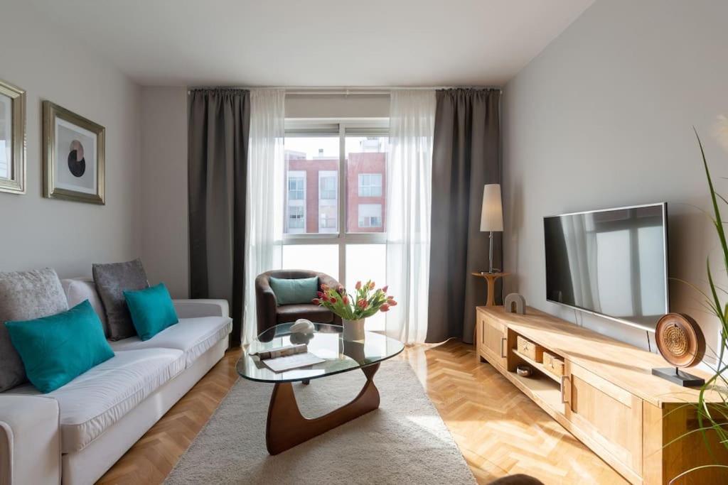 Vivienda Con Zona De Trabajo, Piscina Y Parking Apartment Madrid