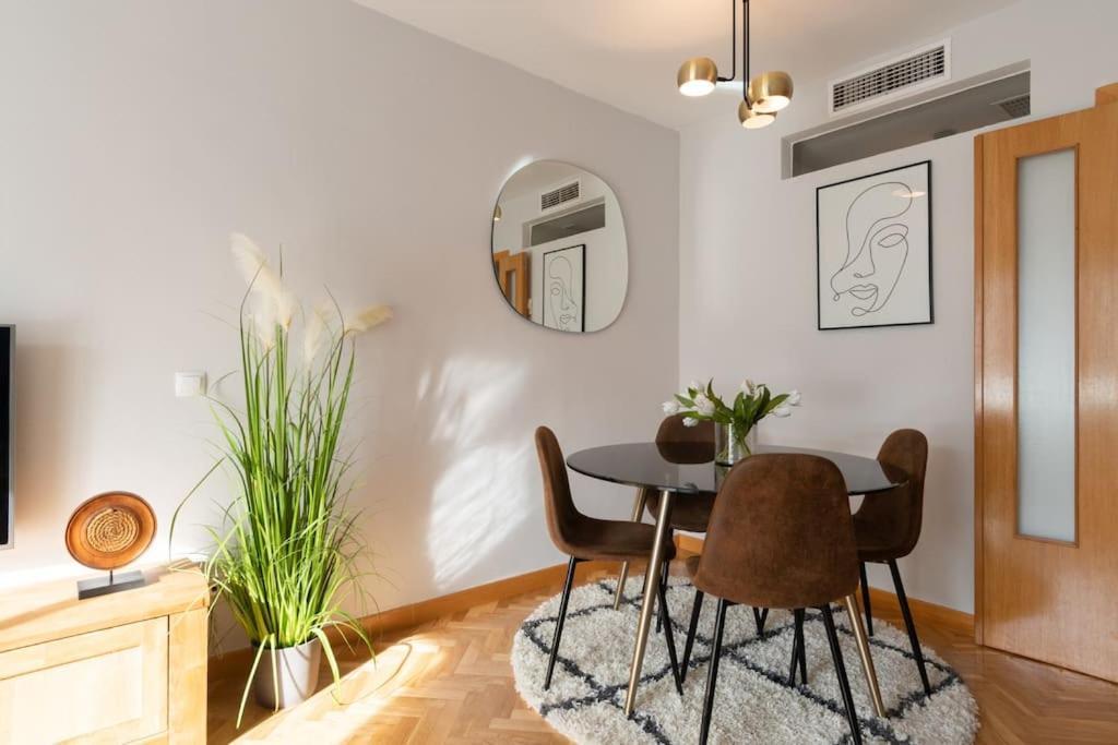 Vivienda Con Zona De Trabajo, Piscina Y Parking Apartment *