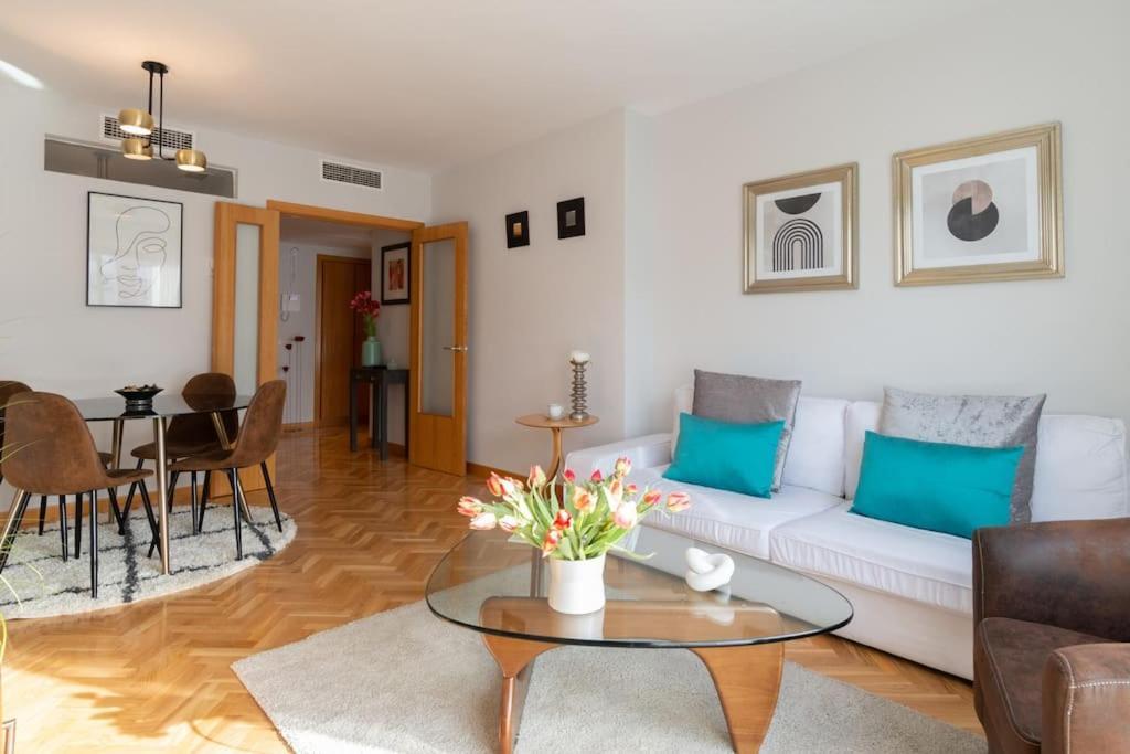 Vivienda Con Zona De Trabajo, Piscina Y Parking Apartment