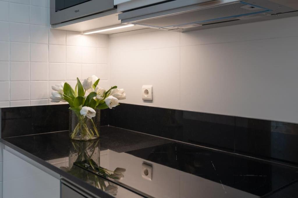 Apartamento Vivienda Con Zona De Trabajo, Piscina Y Parking *