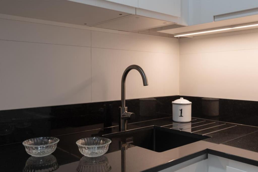 Vivienda Con Zona De Trabajo, Piscina Y Parking Madrid