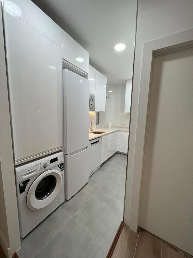 Roomstay Plaza Castilla Hostal