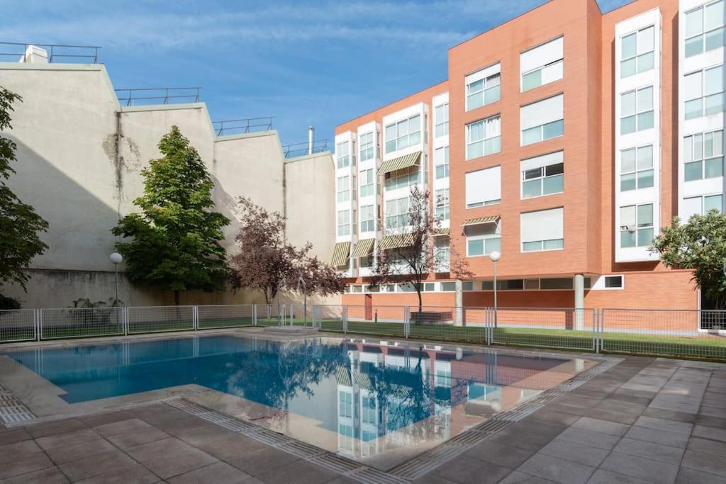 Apartment Vivienda Con Zona De Trabajo, Piscina Y Parking *