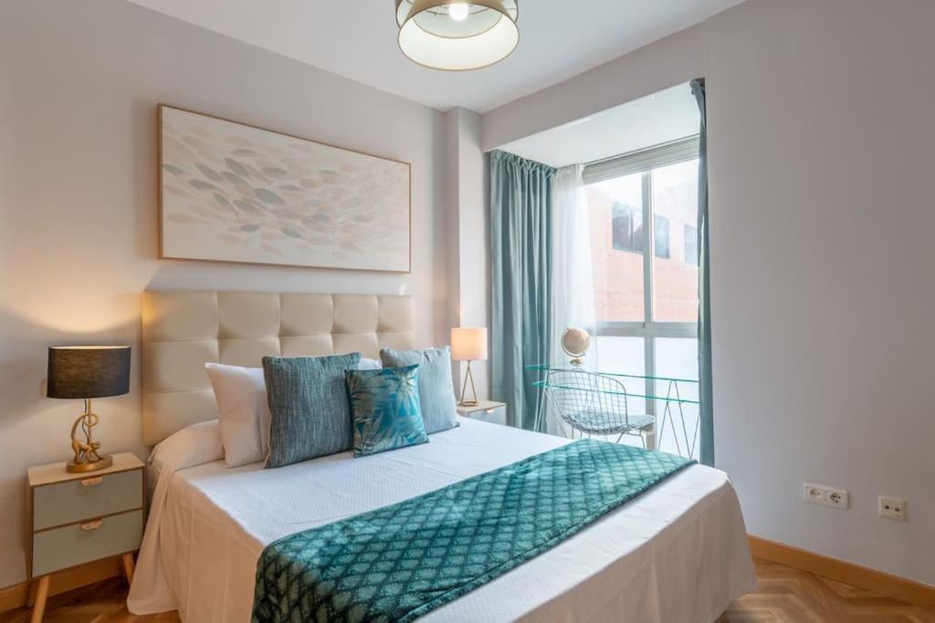 Apartamento Vivienda Con Zona De Trabajo, Piscina Y Parking