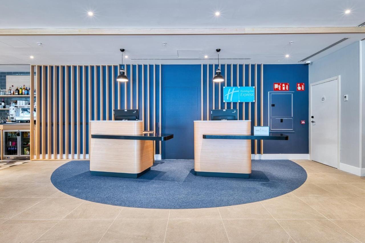 Express - - Airport By Ihg